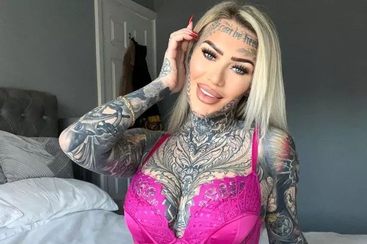 Pasiune dusă la extrem! Și-a tatuat toate zonele intime, inclusive labiile!