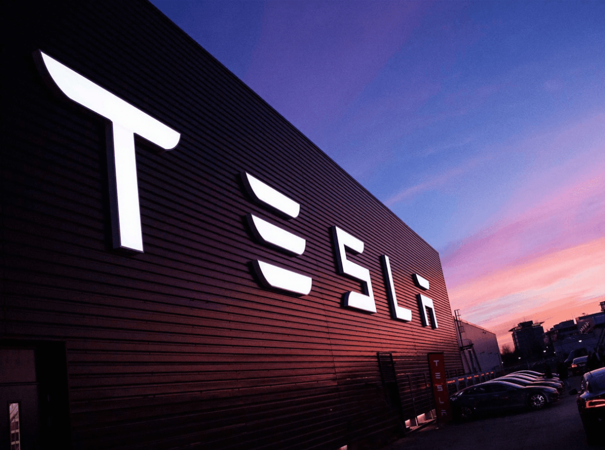 Tesla stabilește un record de kilometri rulați! Câte motoare și baterii au fost schimbate în proces