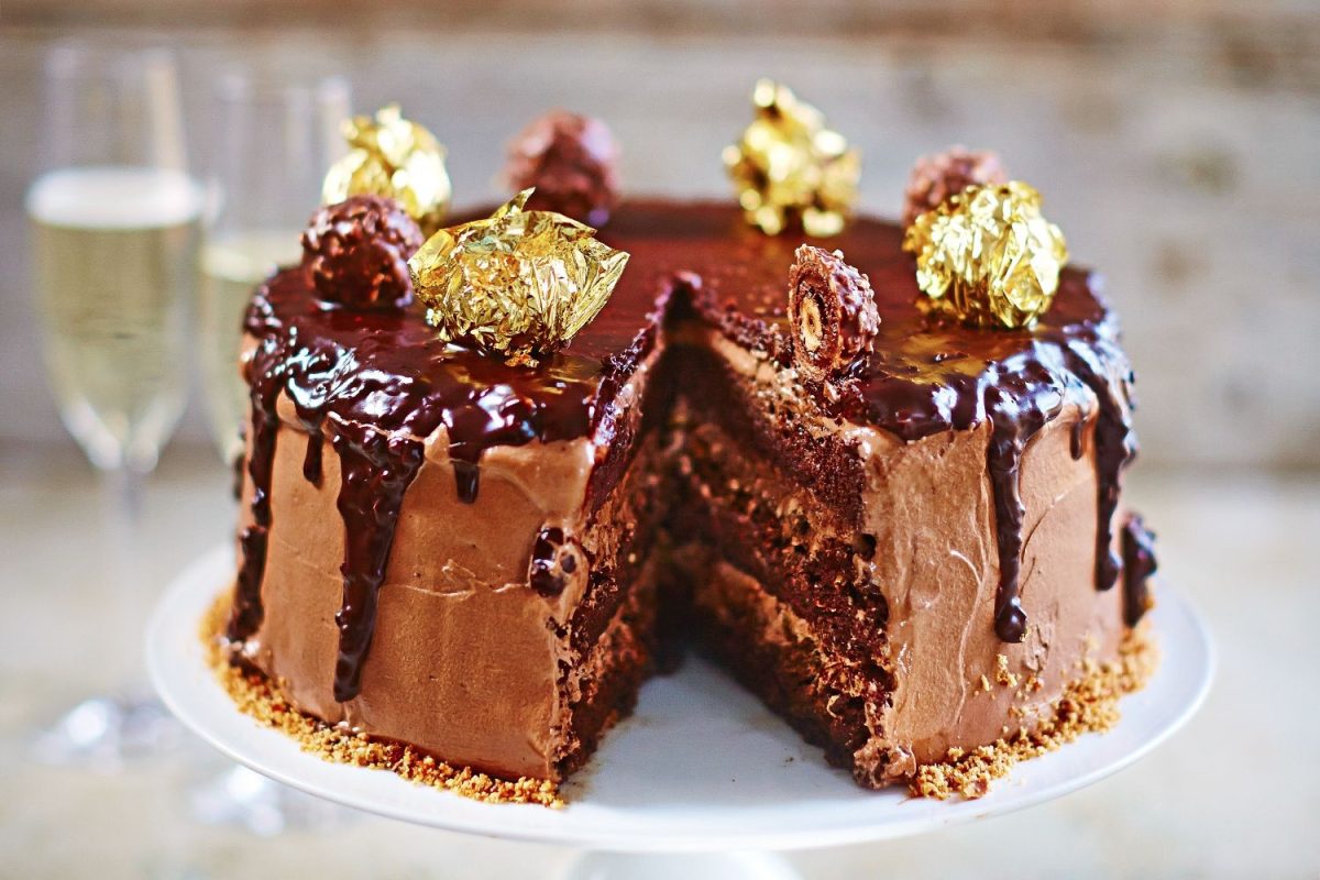 Cum să pregătești un tort Ferrero Rocher. Rețetă delicioasă pentru un desert rafinat