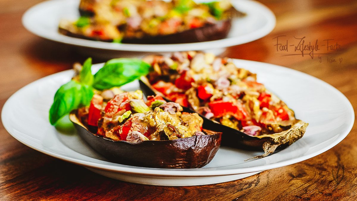 Vinete împănate cu usturoi și roșii. O rețetă simplă și delicioasă, cu arome mediteraneene