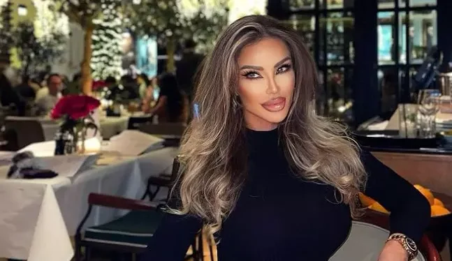 Bianca Drăgușanu și-a făcut intervenția de ”ochi de pisică”. Cum arată vedeta