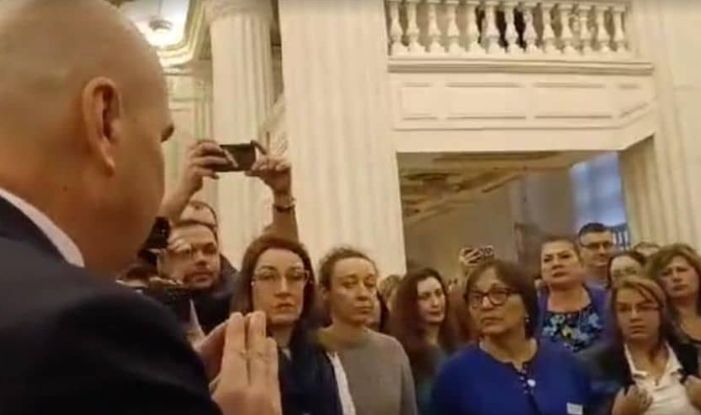Încă o lovitură pentru bugetari! Peste 500 de funcționari publici vor rămâne șomeri!