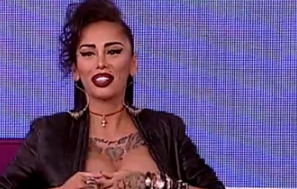 Artista care a apărut cu fața umflată pe internet! Ce s-a întâmplat cu bruneta după intervenție
