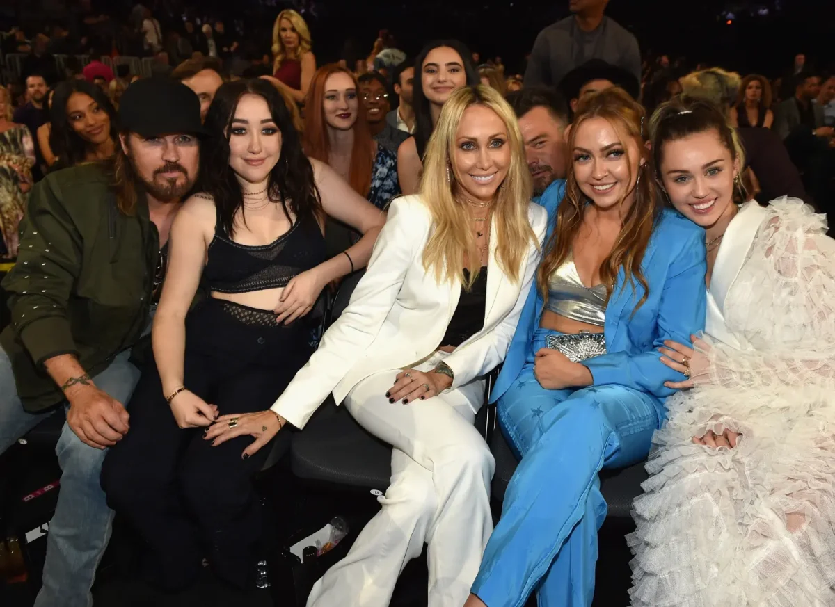 Billy Ray Cyrus, emoționat de fiicele Miley și Noah pe fondul zvonurilor de familie: „Plâng scriind asta”