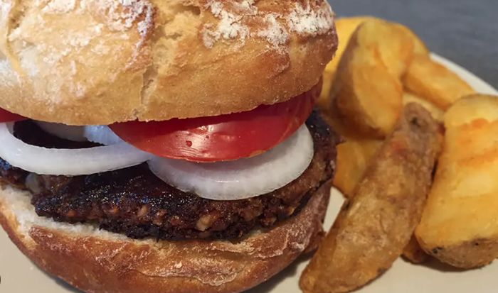 A început Postul Paștelui 2025: Cât costă un burger vegetarian, o ciorbă de legume sau un meniu chinezesc