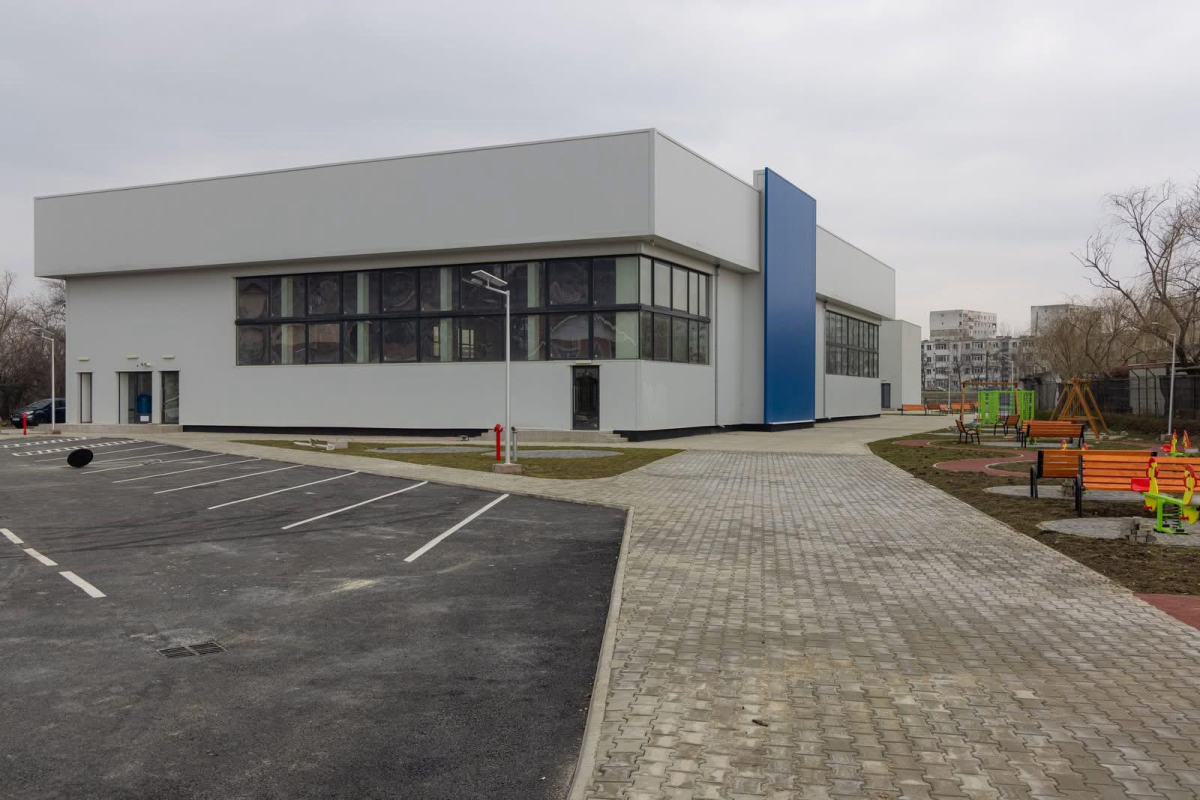 Lucrările de la Centrul Multifuncțional pentru educație și sport din zona Cicoarei se aproprie de final