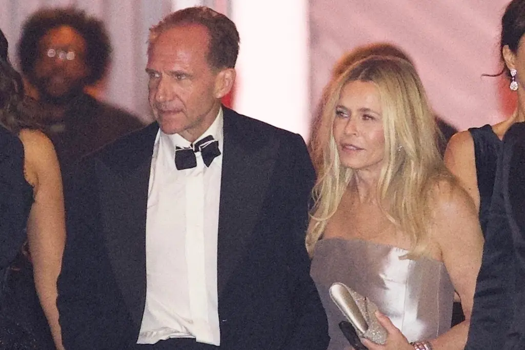 Bombă la Oscaruri! Chelsea Handler și Ralph Fiennes, împreună la petrecerea Vanity Fair 