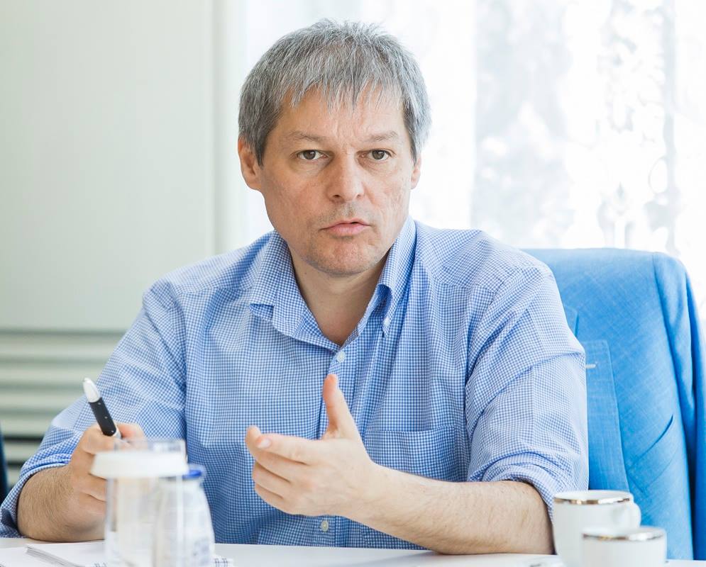 Ilie Bolojan înconjurat de securiști. Dacian Cioloș, consilier de onoare al președintelui interimar al României