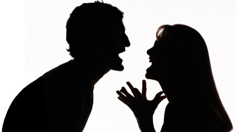 Doi tineri au divorțat după șapte ani de căsătorie și acum se ceartă pe avere. El susține că a contribuit cu mai mulți bani, ea vrea acum jumătate