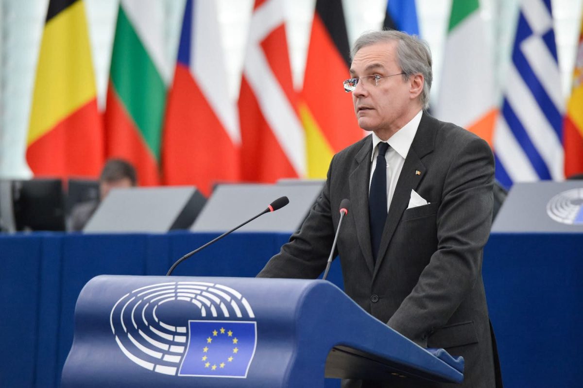Eurodeputatul Șerban Dimitrie Sturdza cere acțiuni ferme împotriva concurenței neloiale pe piața îngrășămintelor pentru a-i sprijini pe fermierii europeni. Răspunsul Comisiei Europene confirmă gravitatea situației