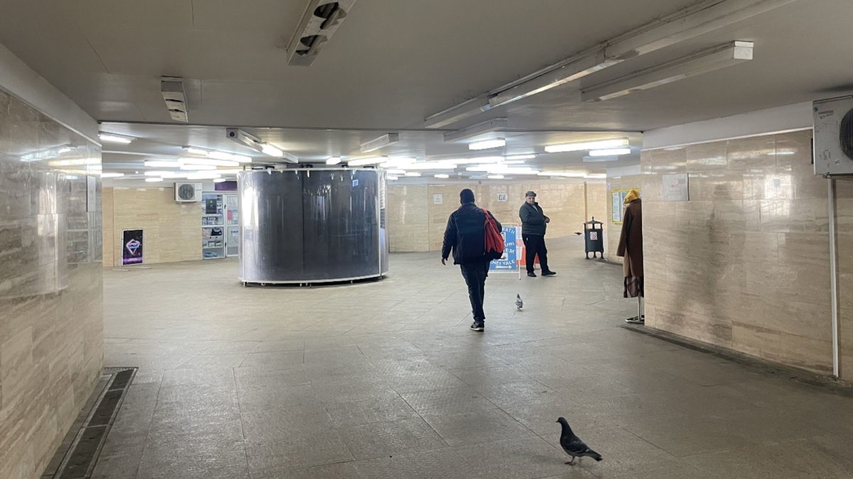 În pasajul din Piața Unirii, trecătorii riscă să se electrocuteze din cauza nepăsării Primăriei Iași. Priviți cum arată acesta