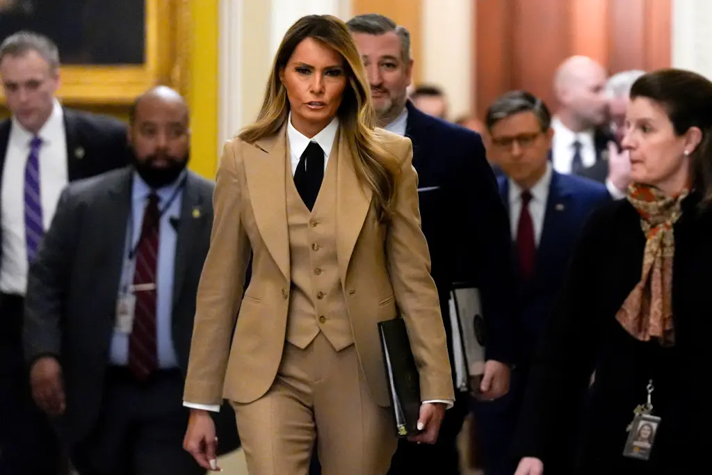 Melania Trump uimește cu o ținută elegantă și puternică: Cum a captivat privirile soția președintelui american