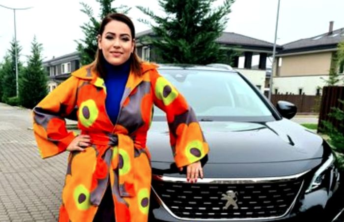 Oana Roman şi-a surprins fanii cu o achiziţie de lux! Ce maşină şi-a luat vedeta şi cât a costat