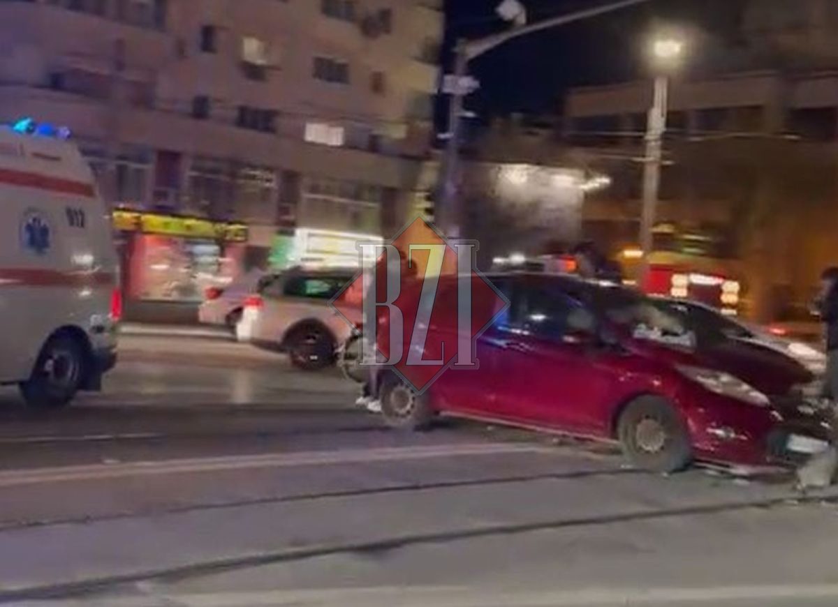 Un alt accident s-a produs în municipiul Iași! Două mașini au intrat în coliziune în Podu Roș