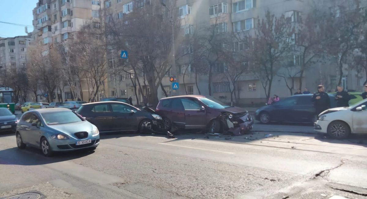 Accident rutier în Moara de Foc! Trei mașini sunt implicate