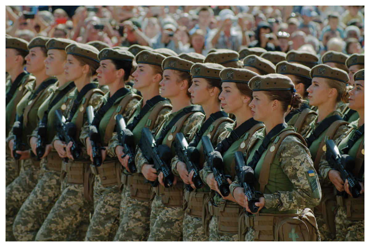 Se introduce armata obligatorie pentru femei! Legea intră în vigoare în 2026