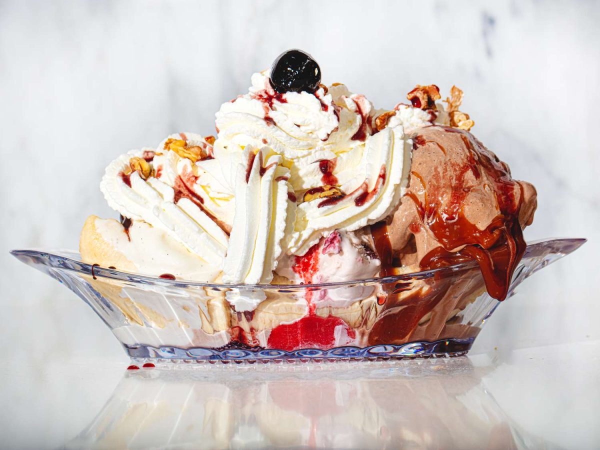 2 rețete inedite pentru banana split, desertul american care te va face să îl prepari mereu!