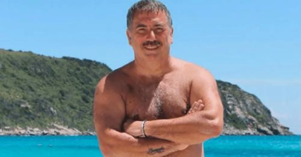 Un bărbat a fost găsit mort după un joc amoros cu trei femei. Era legat de mâini și de picioare