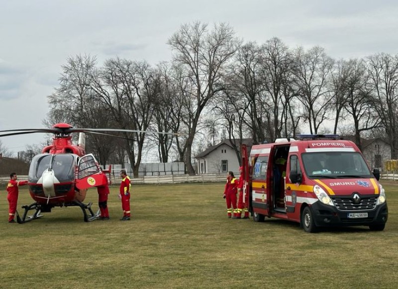 Un bebeluş de doar o lună din Botoşani, adus în stare gravă cu elicopterul SMURD la Spitalul Sf. Maria din Iaşi