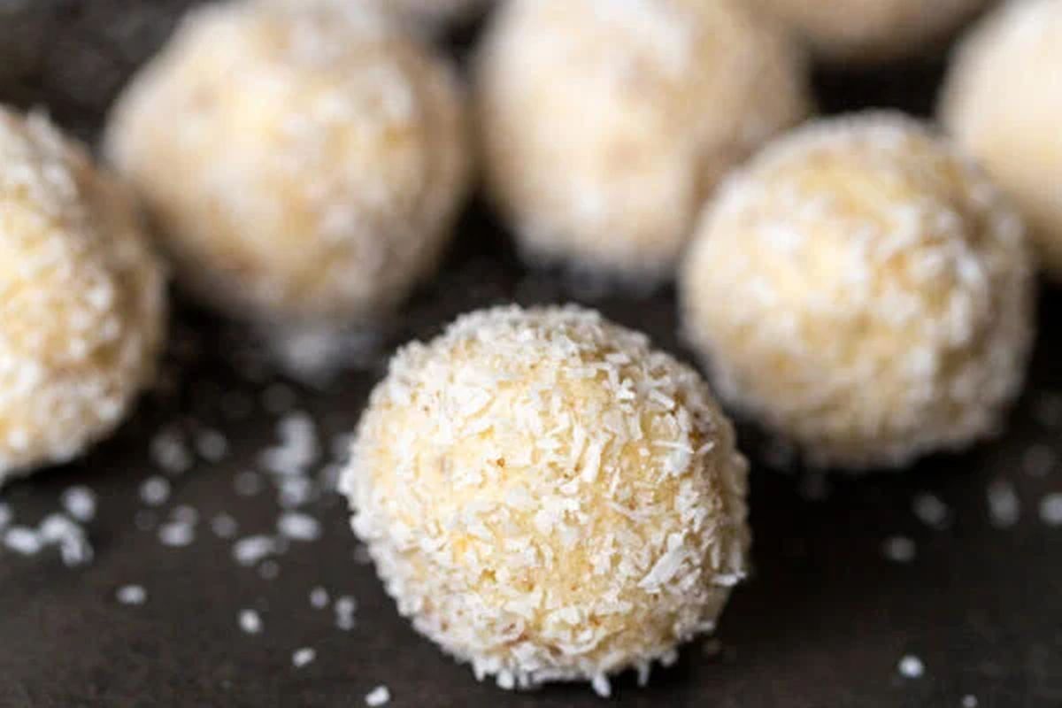 Bomboane Raffaello – Rețetă simplă și delicioasă, fără coacere