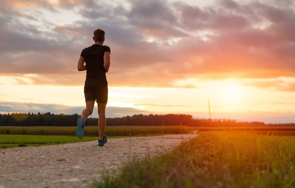 Când este bine să faci sport: dimineața sau seara? Avantajele și dezavantajele de care să ții cont