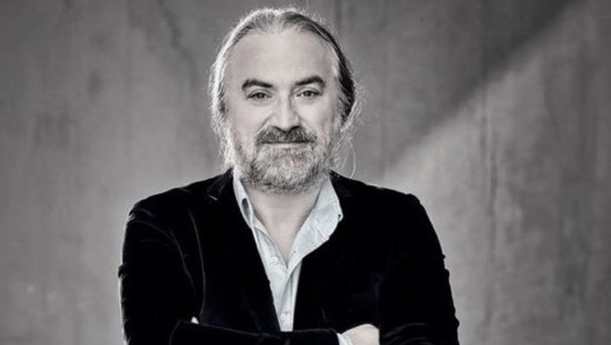 Tragedie în lumea muzicii! Cântărețul turc Volkan Konak a murit pe scenă, în timpul unui concert în Cipru
