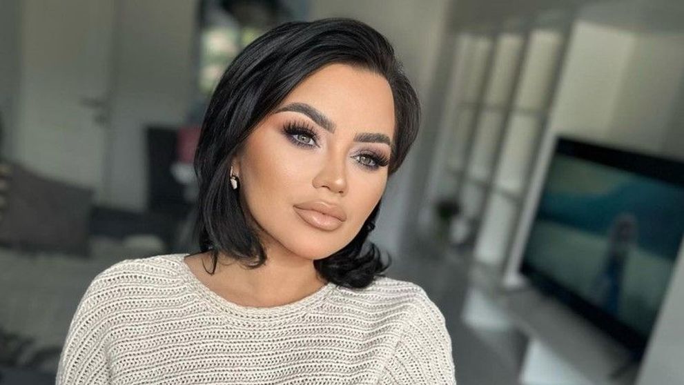 Carmen de la Sălciua, în doliu! Un membru important al familiei cântăreței s-a stins din viață