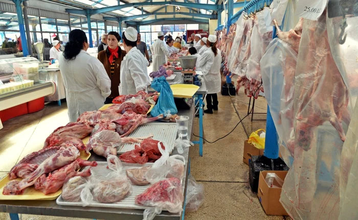 Scumpiri uriașe la alimente înainte de Paște! Românii primesc o nouă lovitură