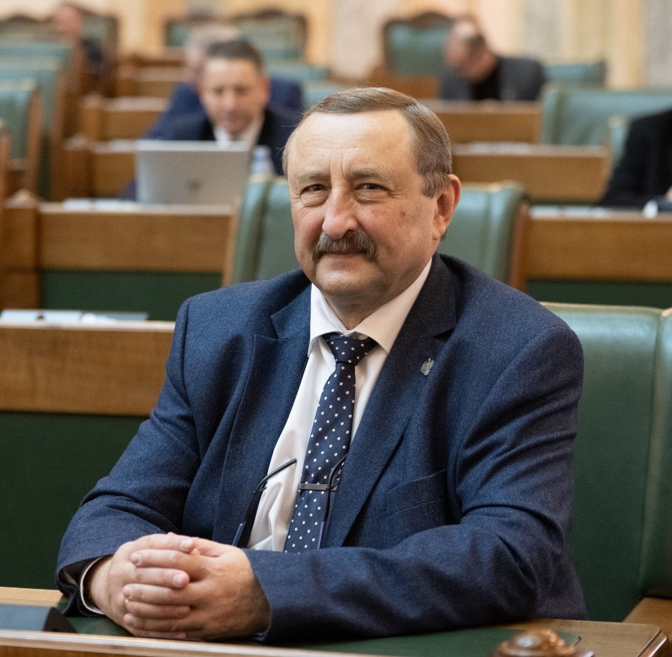 Senatorul Dan Cașcaval: „La începutul tuturor lucrurilor mărețe se afla o femeie! Doamnelor şi domnişoarelor, la mulți, mulţi ani!”