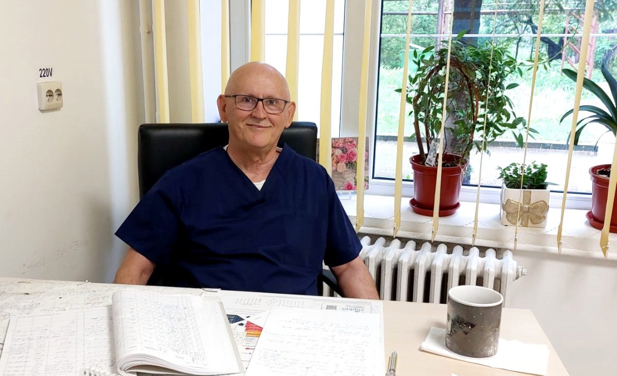 Drapelul de doliu a fost arborat pe clădirea primăriei, după ce cunoscutul medic a murit