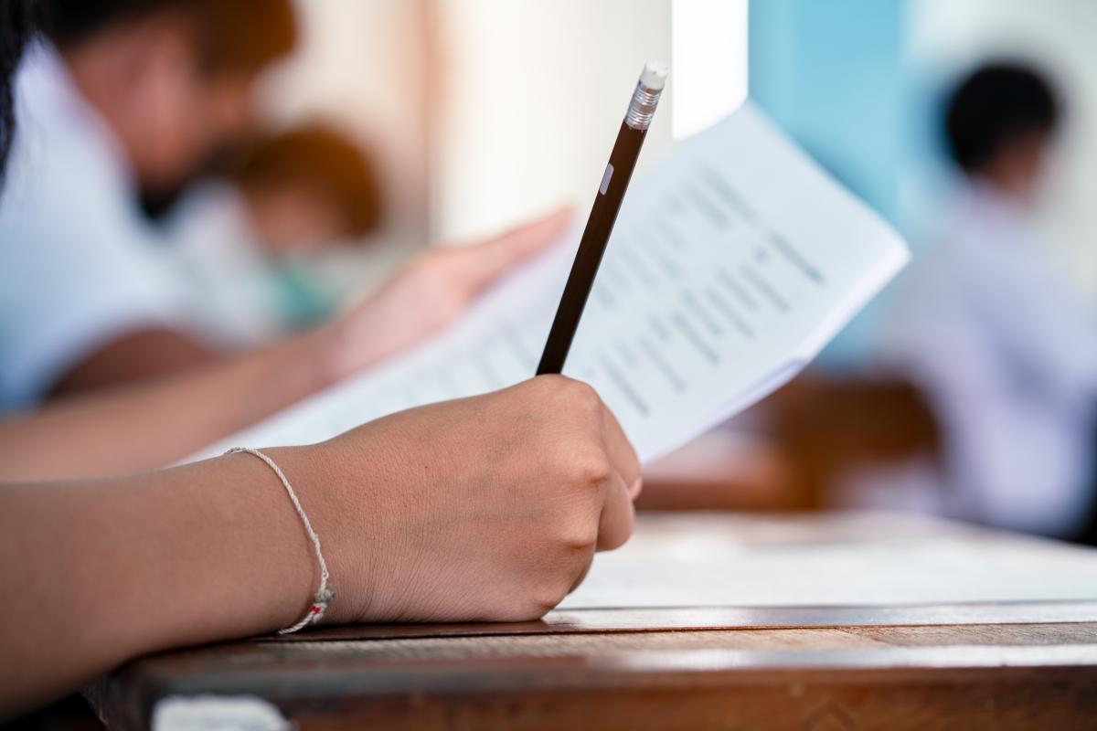 Au fost publicate subiectele de la simularea pentru Evaluarea Națională 2025 la Limba și literatura română. Ce le-a picat elevilor