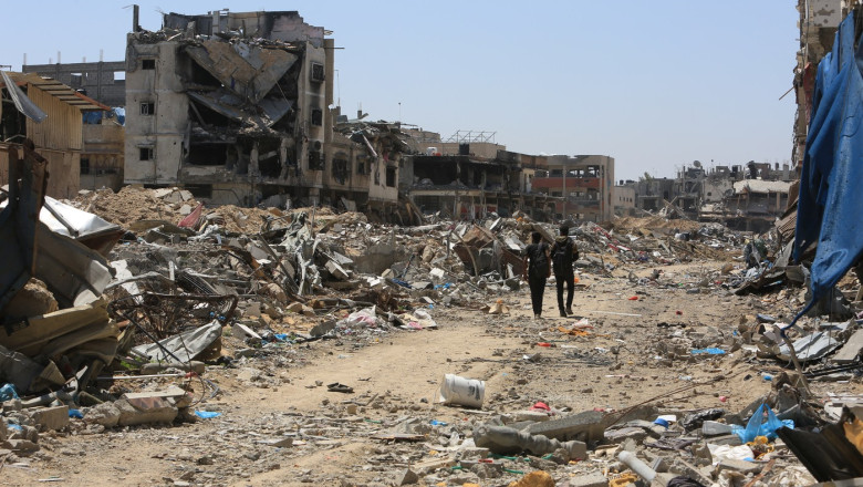 Preşedintele Egiptului anunţă adoptarea planului său de reconstrucţie pentru Fâșia Gaza de către liderii arabi