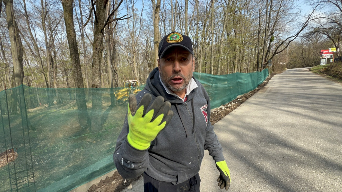 Video interzis minorilor! Gabriel Rădună a explodat de nervi pe șantierul ilegal din Bucium: „Vă mierlesc și mă duc la pușcărie”