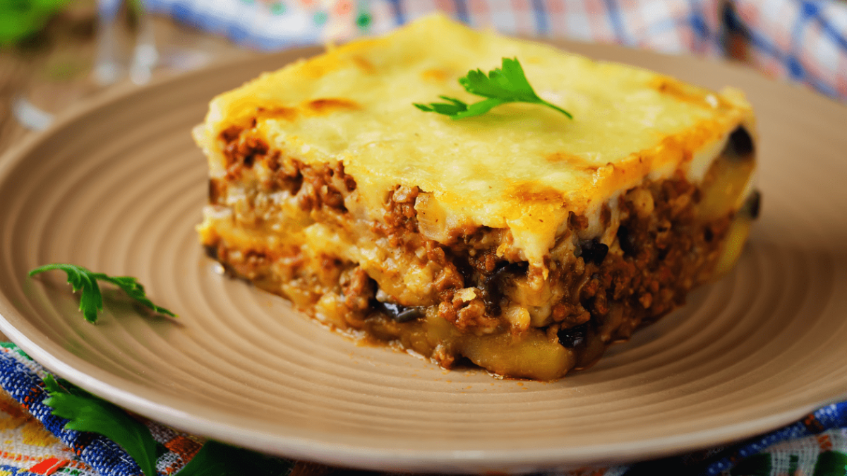 Idee de mâncare de post. Cum să pregătești două rețete savuroase de musaca și paste bolognese