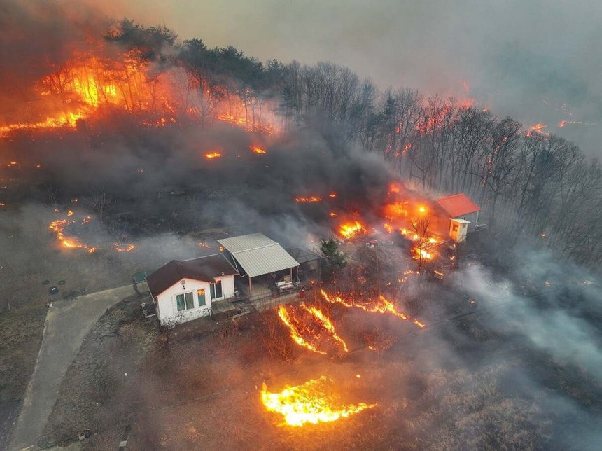 Incendii devastatoare în Coreea de Sud: Zeci de morți, evacuări în masă și un elicopter prăbușit în mijlocul infernului