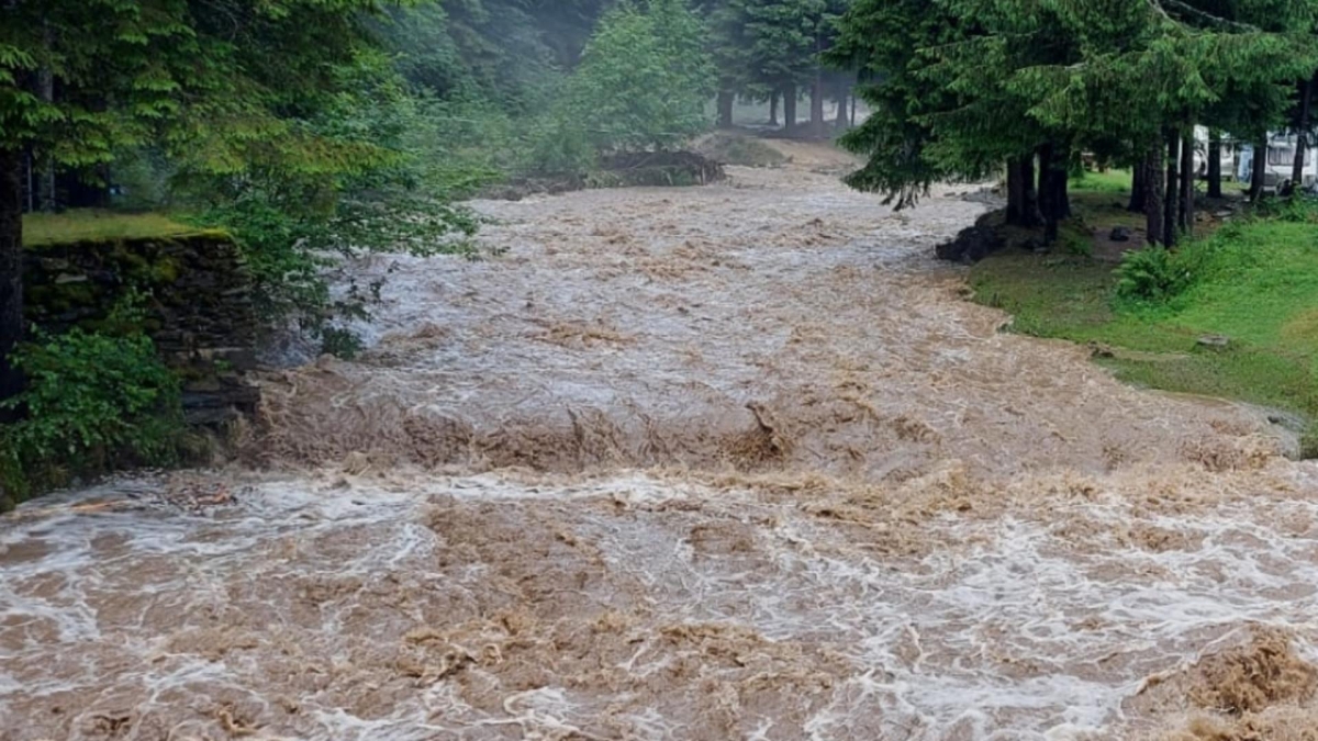 Alertă de inundații în 24 județe – Risc de viituri din cauza ploilor puternice