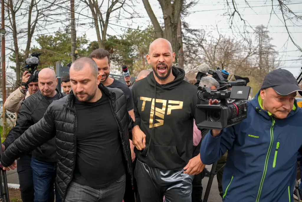 Andrew Tate, acuzat că a amenințat o femeie cu pistolul: „Vei face ce spun eu sau va fi iadul pe pământ”