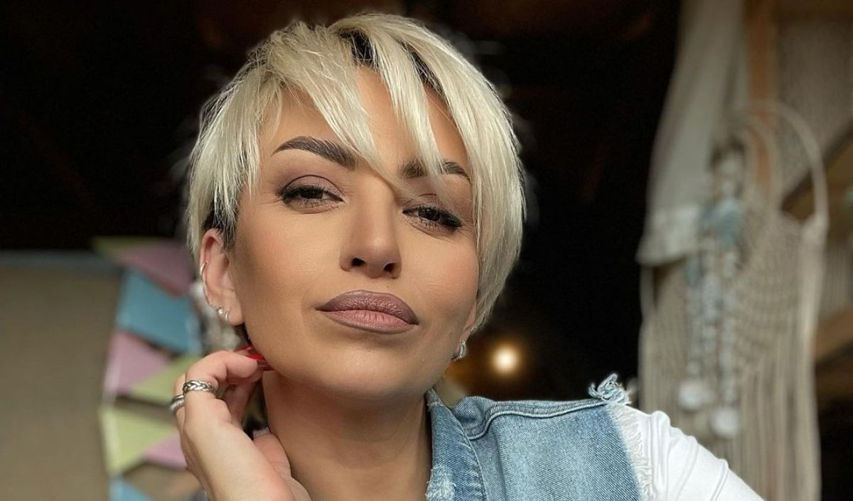Artista care și-a descoperit talentul în copilărie! Cine a ghidat-o pe drumul muzicii