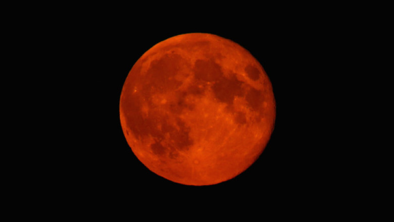 Se apropie un eveniment astronomic rar. Va putea fi admirat cu ușurință