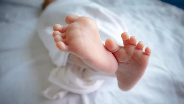 Caz halucinant la Iași! O femeie a născut acasă un copil, iar concubinul său l-a aruncat în WC-ul din curte, crezând că era mort – UPDATE