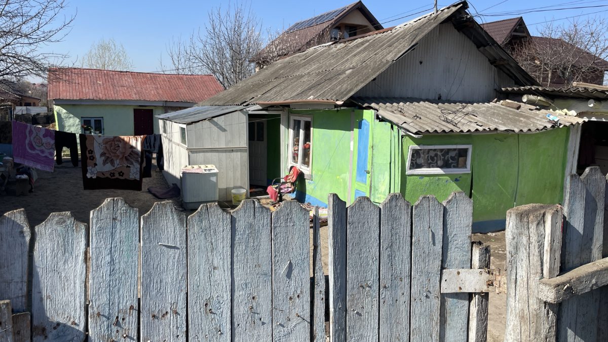 O tânără mamă din Iași este de negăsit de o săptămână, după ce cei 5 copii ai săi au ajuns în grija statului! Familia se așteaptă la ce este mai rău: „S-a auzit că s-ar fi spânzurat”