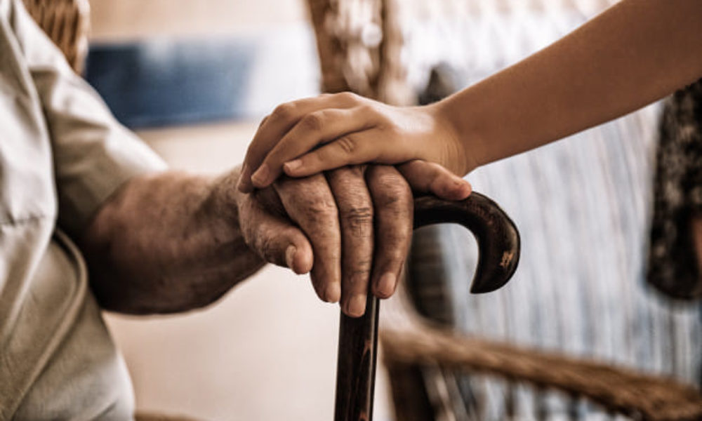 Românii care au dreptul la pensie sub formă de indemnizație socială! Câți bani se pot încasa în 2025
