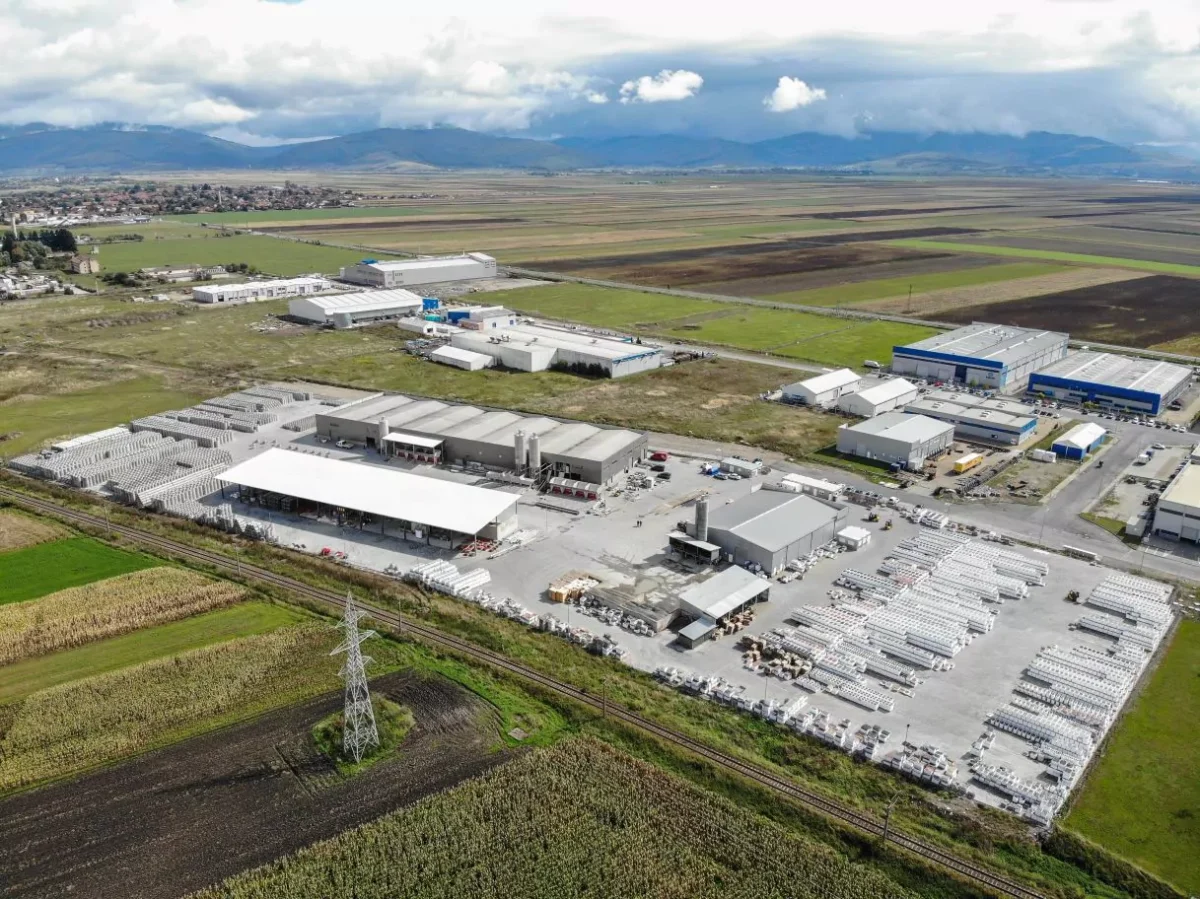 Concurență acerbă pe piața pavelelor și bordurilor! O nouă fabrică se construiește în România
