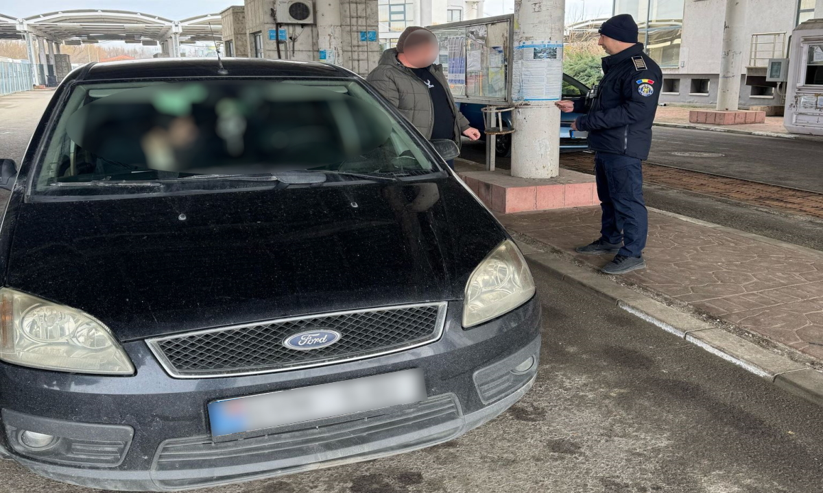 Un turc cu permis fals care se afla la volanul unui autoturism înmatriculat în România, prins de polițiștii de frontieră
