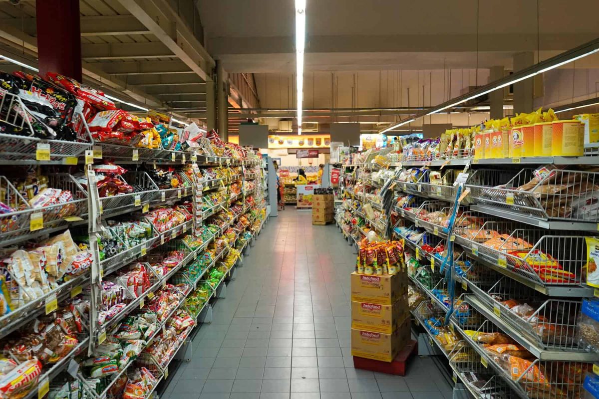 Aceste produse vor dispărea din rafturile supermarketurilor din România. Decizie radicală