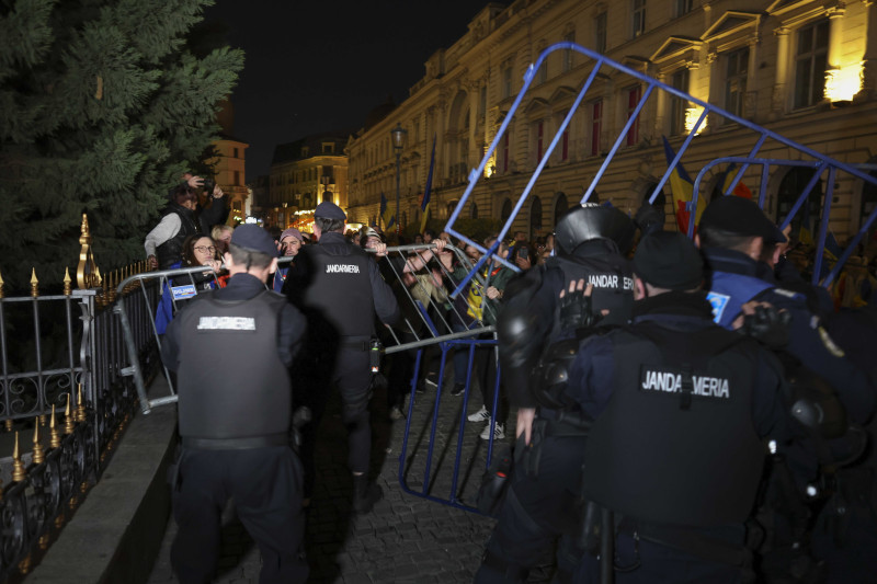 Protest al susţinătorilor lui Călin Georgescu, la sediul Curţii Constituţionale a României