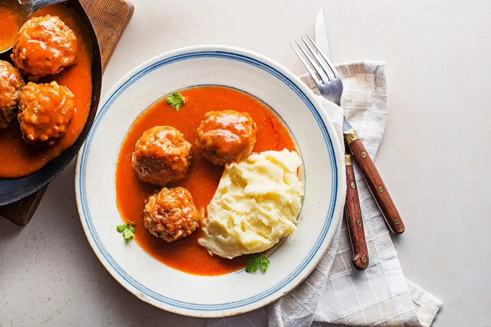 Rețeta de sos pentru chiftele cu bulion. Încearcă două rețete delicioase pentru masa de prânz