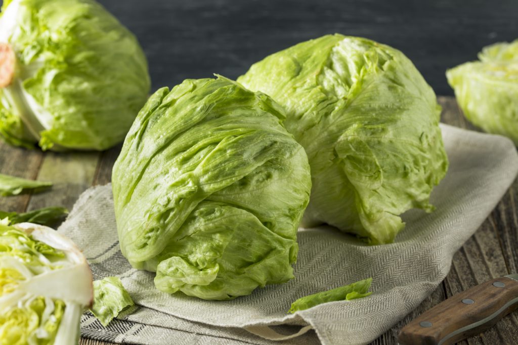 Salata iceberg – Beneficiile și contraindicațiile consumului său
