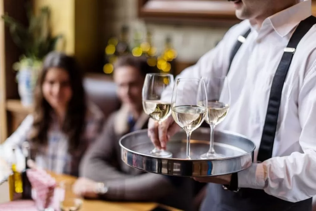 Schimbare majoră în HoReCa! Ce măsuri vor lua patronii de restaurante și cafenele
