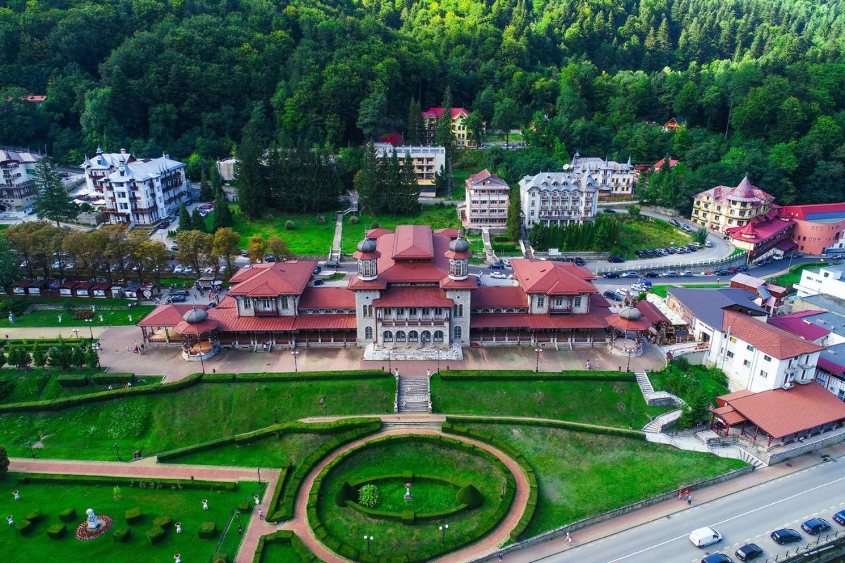 Slănic Moldova, stațiunea ce oferă tratament pentru pensionari. O destinație de top pentru reabilitare și relaxare